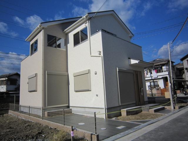 Local photos, including front road. Local (December 12, 2013) Shooting