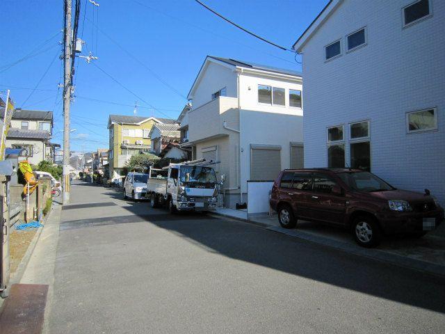 Local photos, including front road. Local (November 29, 2013) Shooting