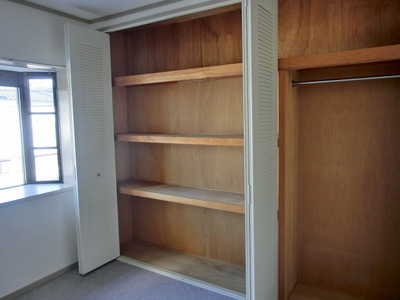 Receipt. Western-style closet is spacious