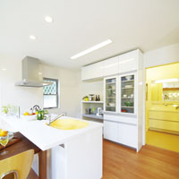 Power generation ・ Hot water equipment. Kitchen cupboard has been standard equipment, Panasonic. IH cooking heater, Dish washing and drying machine, Water purifier built-in shower mixing faucet, Gap-less sink, Fully functional, such as three-dimensional storage that can be used until the drawer unit and the floor surface that easy access to those of the back (model house)