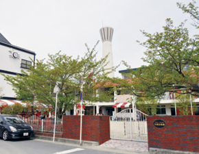 kindergarten ・ Nursery. Love put away 80m Message from the President and you up to kindergarten, Learn the time to spend with my friends. Looking forward to the growth of children