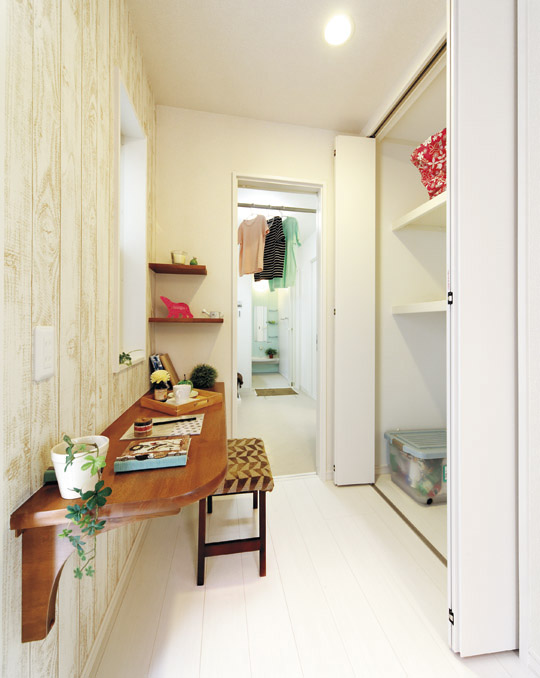 Other introspection. Mom music space in the middle of the kitchen and wash room. Not only the housework, If you put your computer here, Little hobby also enjoy going in between cooking and tidying up (A-20 No. land model house)