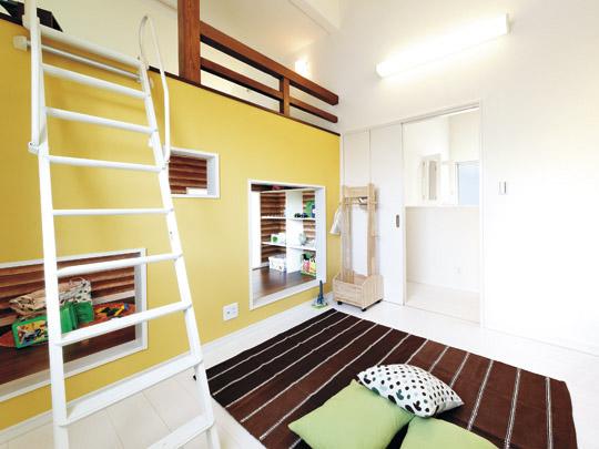 Non-living room. Little secret base like a space, Provided in the middle of the children's room "exciting BOX". You can enter and exit from either the room. The share of the toy of brothers and sisters seem available get along if Shimae here (A-20 No. land model house)