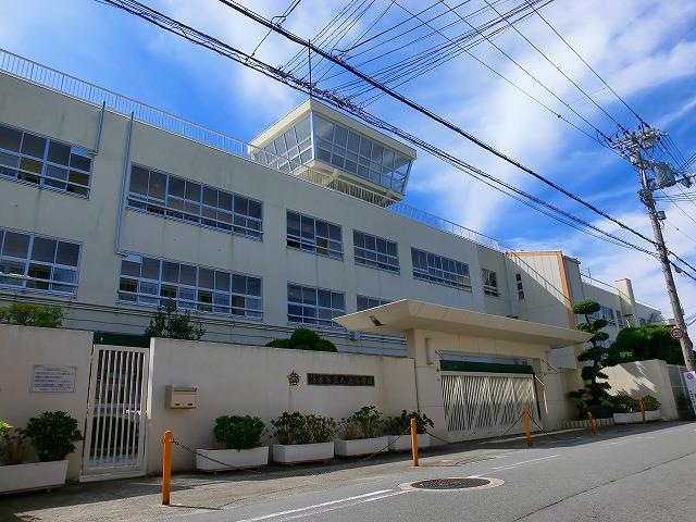 Primary school. Oike to elementary school 400m