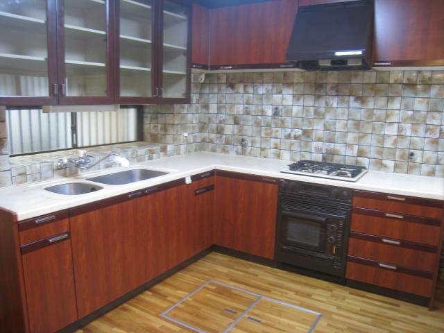 Kitchen. Indoor (10 May 2013) Shooting