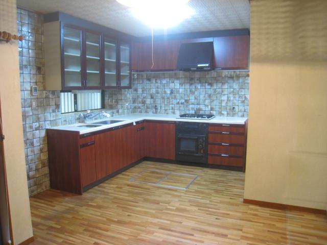 Kitchen. Indoor (10 May 2013) Shooting