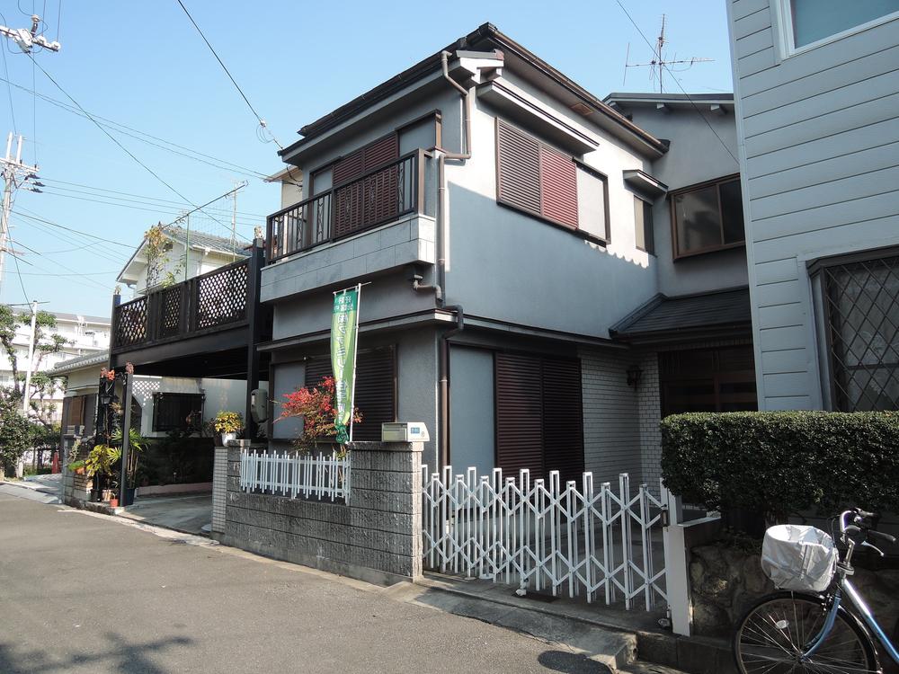 Local appearance photo. Local (12 May 2013) Shooting