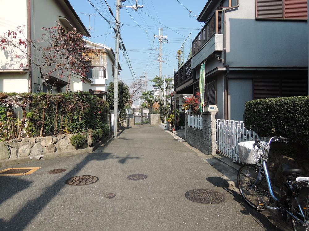 Local photos, including front road. Local (12 May 2013) Shooting