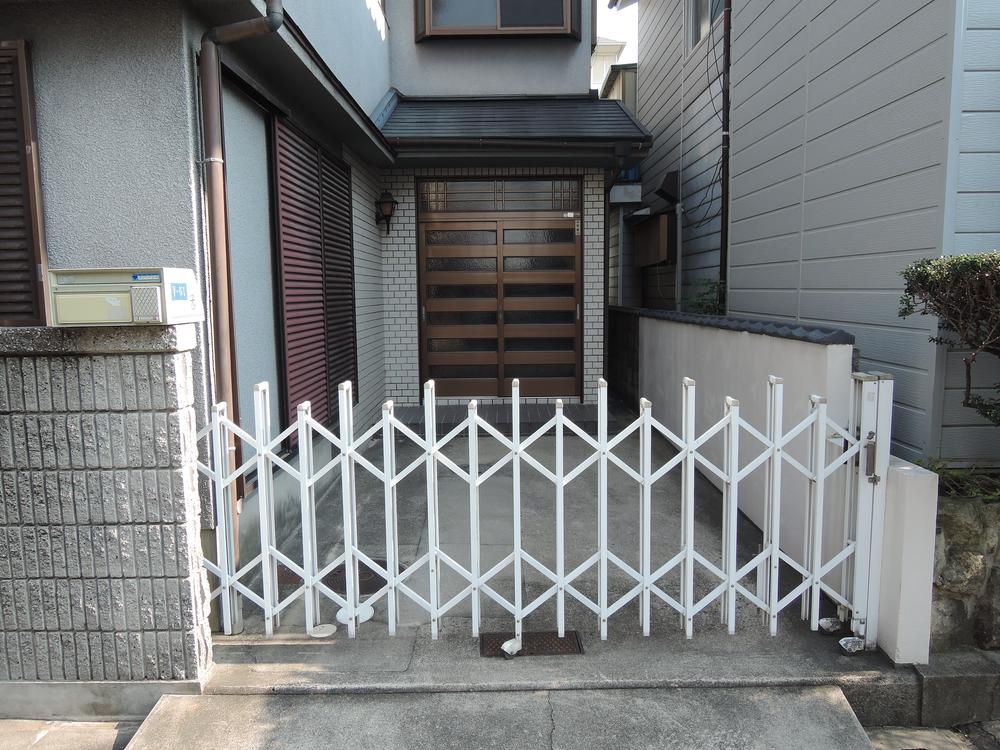 Parking lot. Local (12 May 2013) Shooting