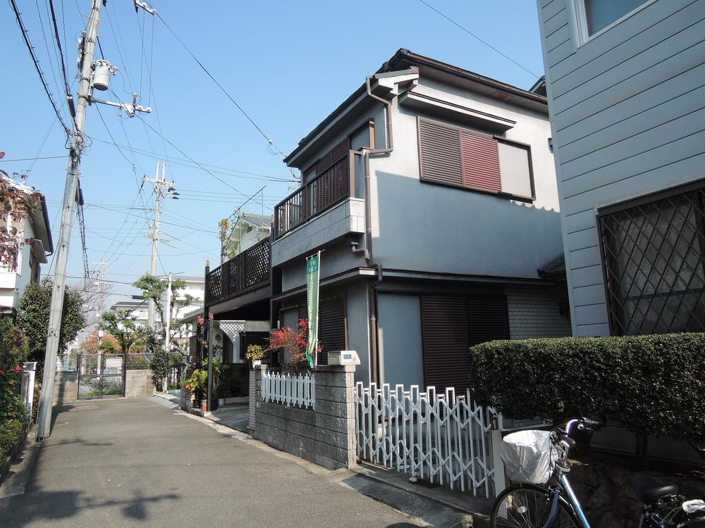 Local photos, including front road. Local (12 May 2013) Shooting