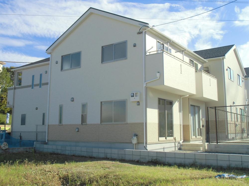 Local appearance photo. Local (10 May 2013) Shooting