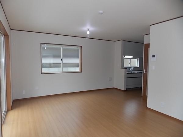 Same specifications photos (living). Time of family is more likely to open-minded LDK