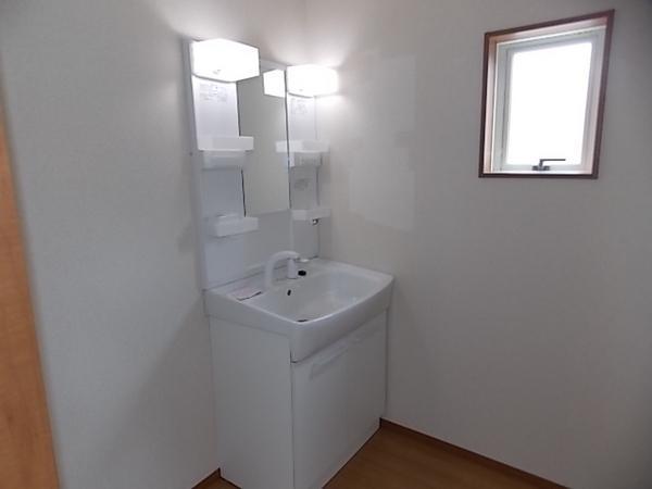 Same specifications photos (Other introspection). Fine basin space will produce a clear