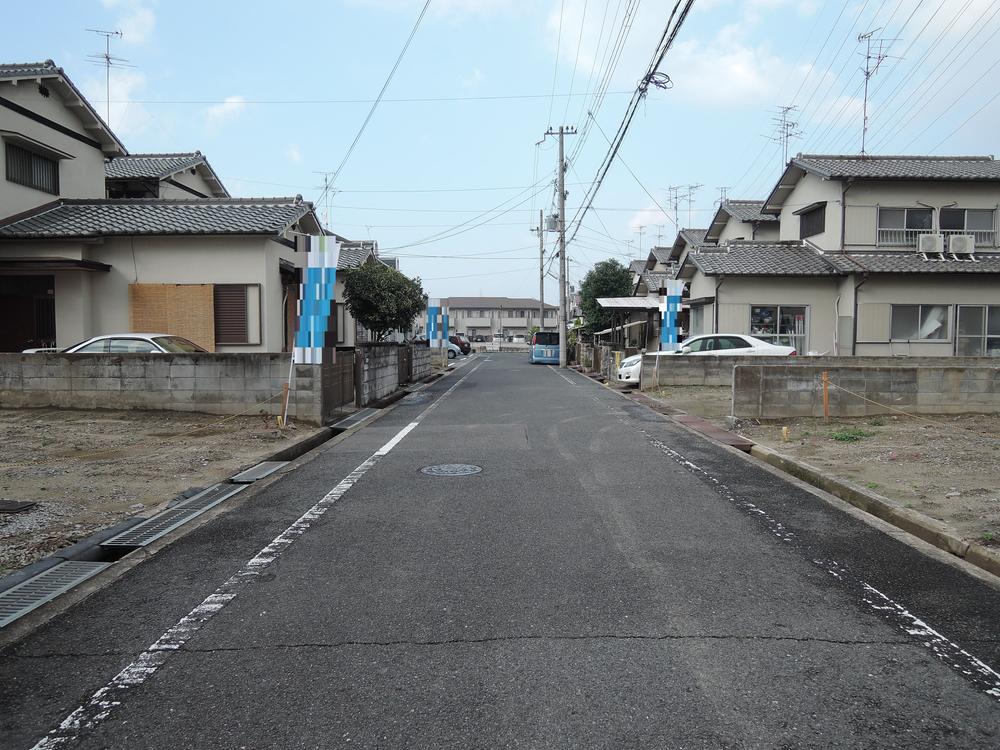 Local photos, including front road. Local (11 May 2013) Shooting