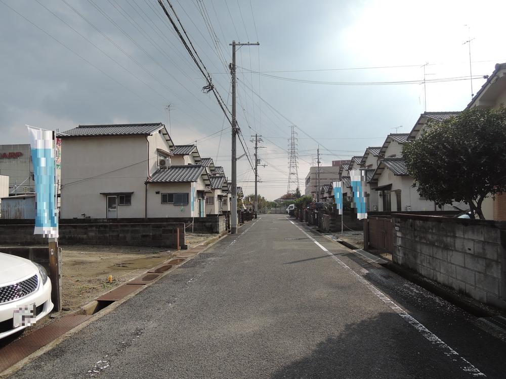 Local photos, including front road. Local (11 May 2013) Shooting