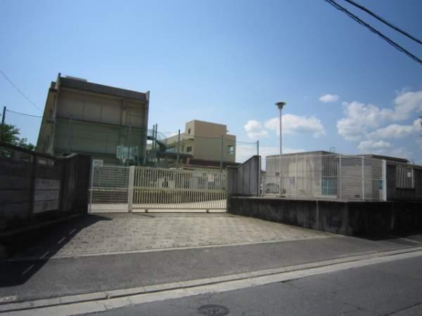 Primary school. Hozumi up to elementary school about 230m walk 230m