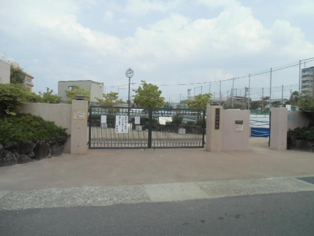 Junior high school. The 493m junior high school is close to Ibaraki Tatsuhigashi junior high school, The child-rearing generation is one of the relief material?