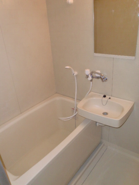 Bath. It is a bus of comfortable size. Can you relax.