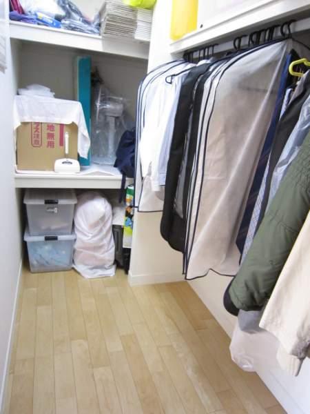 Receipt. Walk-in closet