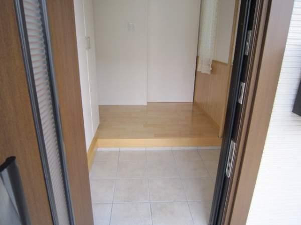 Entrance. Storage is abundant.