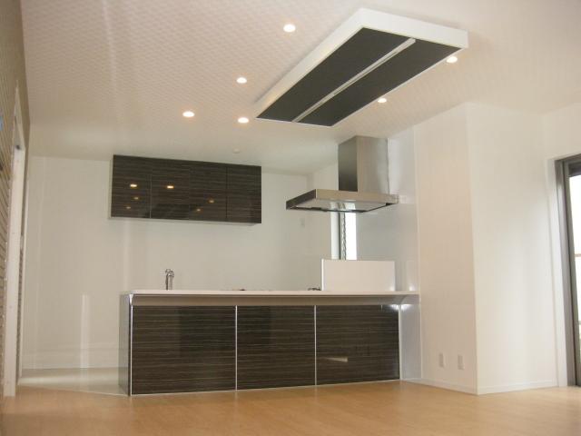 Kitchen. LDK17.2 Pledge Space of about 21.7 Pledge if used in conjunction with the Japanese-style room