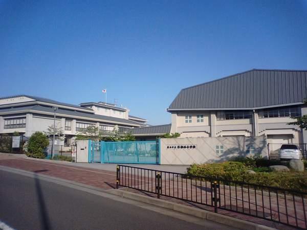Primary school. Saito Nishi Elementary School until the 260m walk about 4 minutes