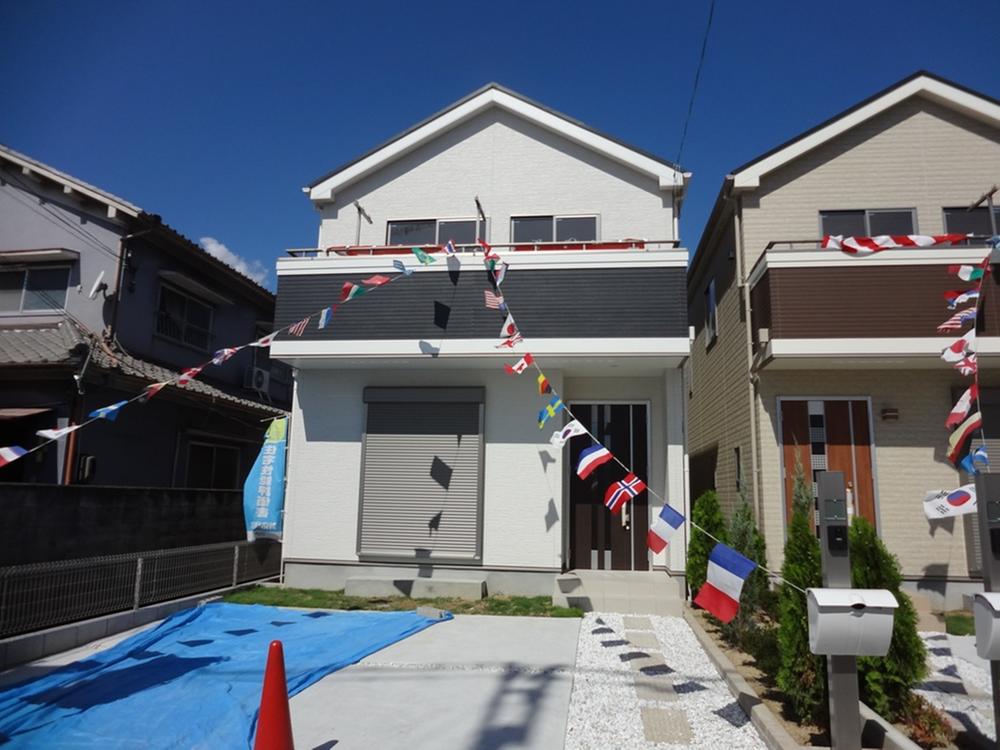 Local photos, including front road. Local (10 May 2013) Shooting