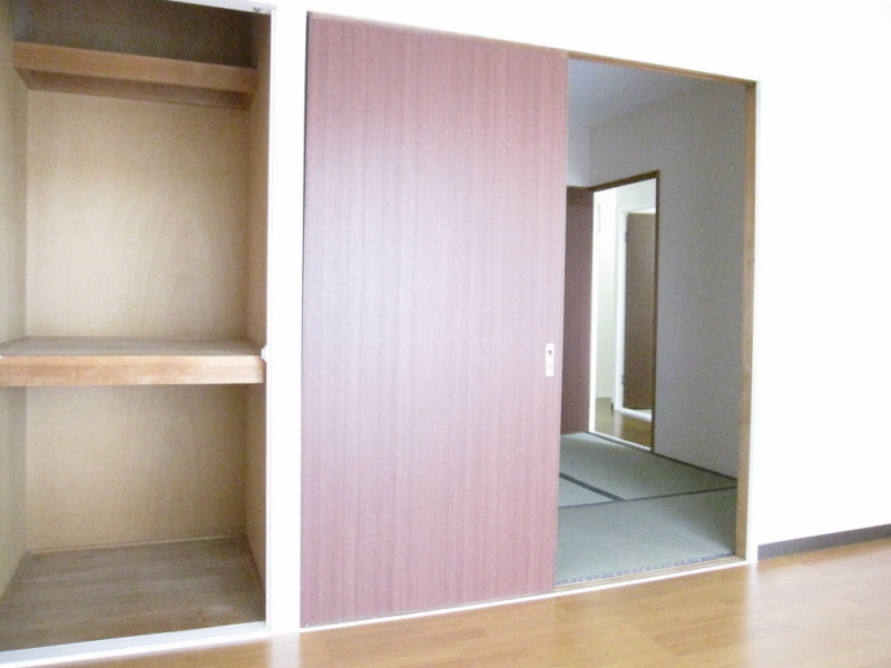 Living and room. Masago No. 3 park Front of