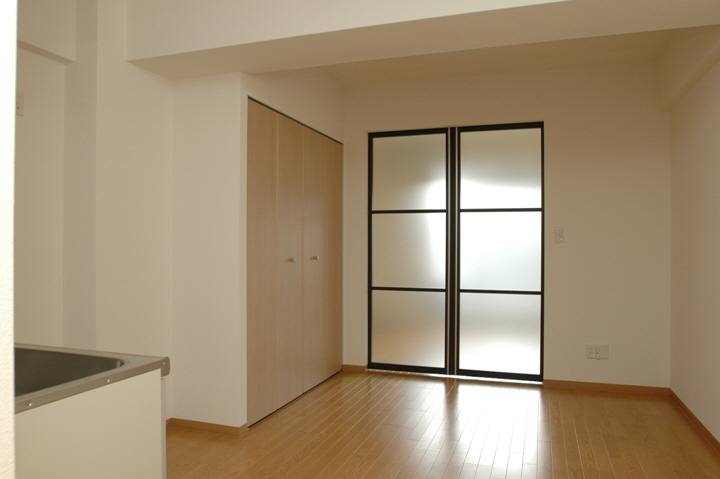 Living and room. Living & storage