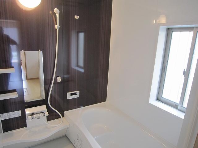 Same specifications photo (bathroom). It is the same specification properties per under construction. It will be announced here as soon as completed