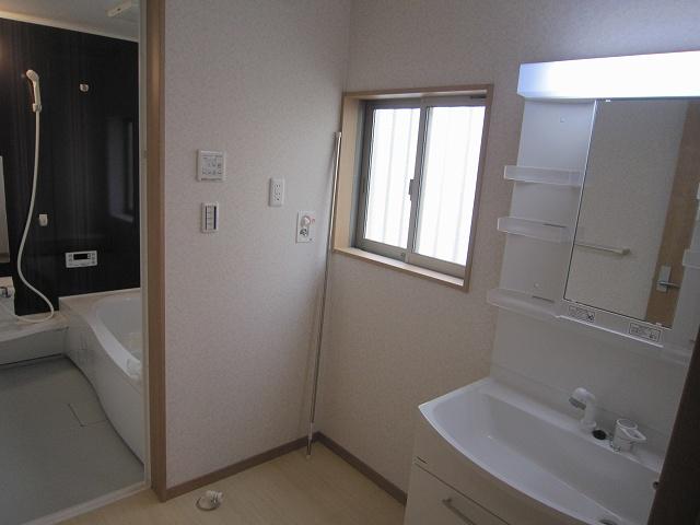 Wash basin, toilet. It is the same specification properties per under construction. It will be announced here as soon as completed