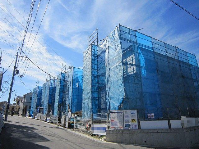 Local photos, including front road. Local (November 14, 2013) Shooting