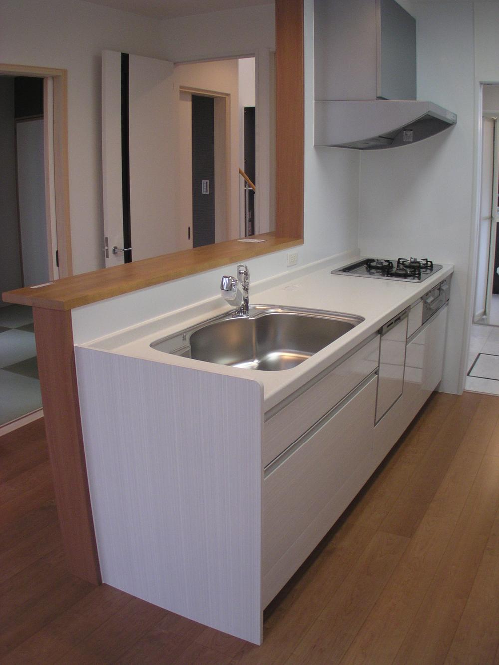 Kitchen. Face-to-face kitchen where you can enjoy a conversation while the dishes