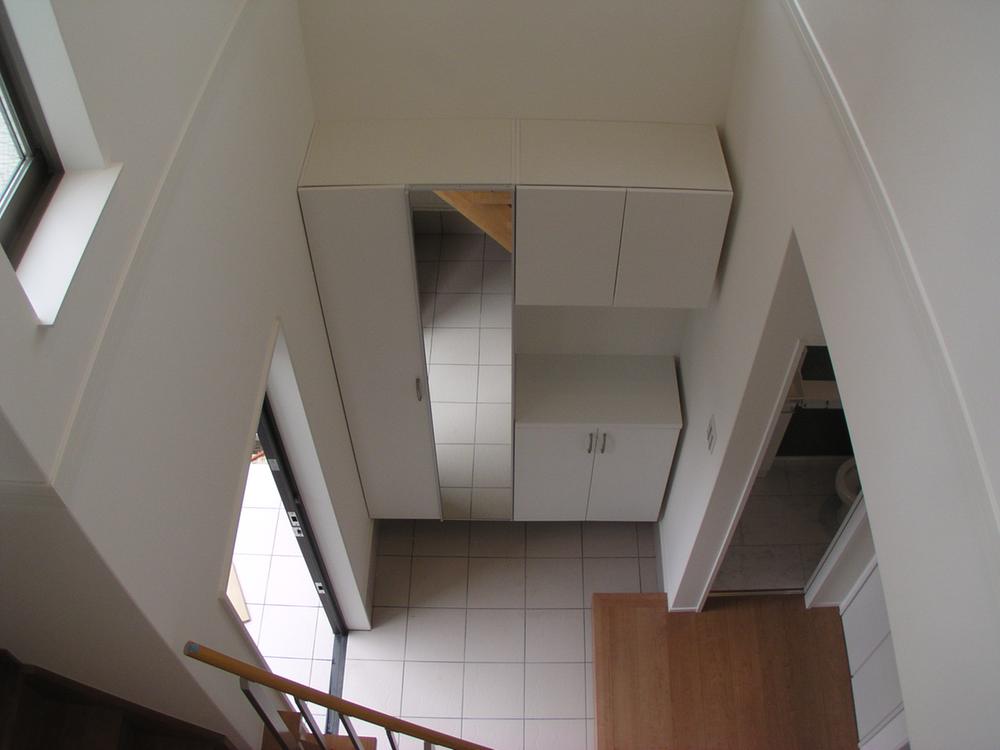 Other introspection. Entrance atrium to produce a feeling of freedom and brightness