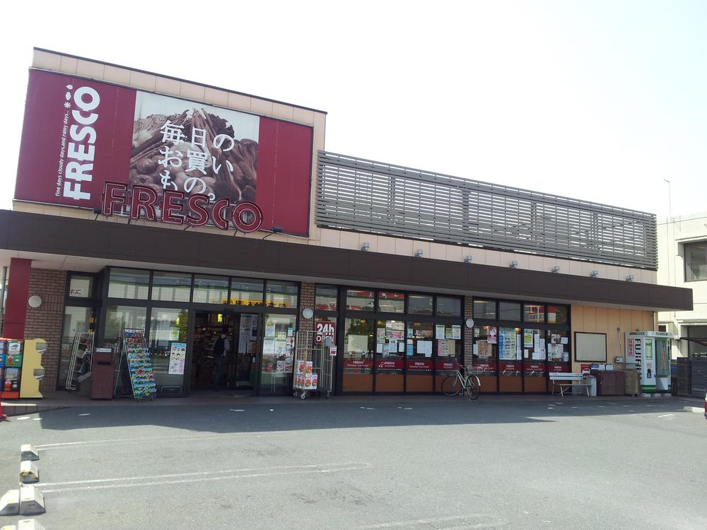 Supermarket. Until fresco 720m walk about 9 minutes