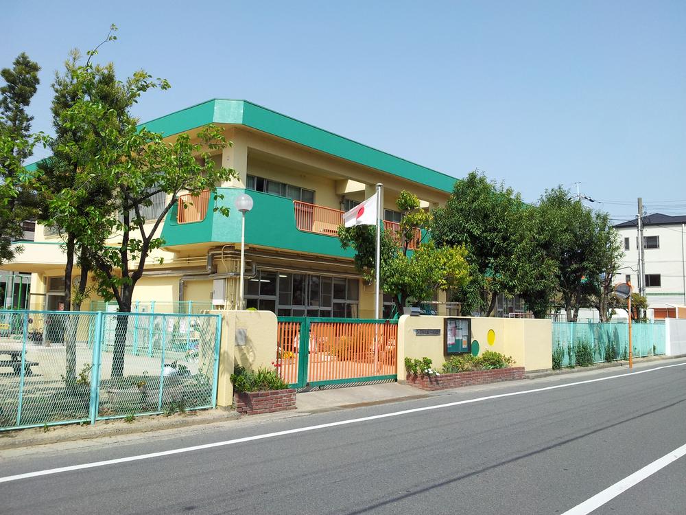kindergarten ・ Nursery. Ayukawa 400m 5 minute walk to the nursery