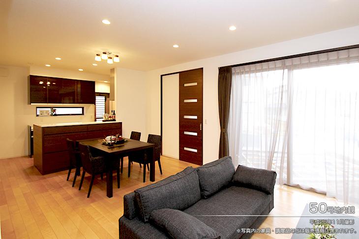 Living.  [No. 50 place] [Introspection Photo] 2013 November shooting  ※ Furniture in the photos ・ Furniture is included in the price.