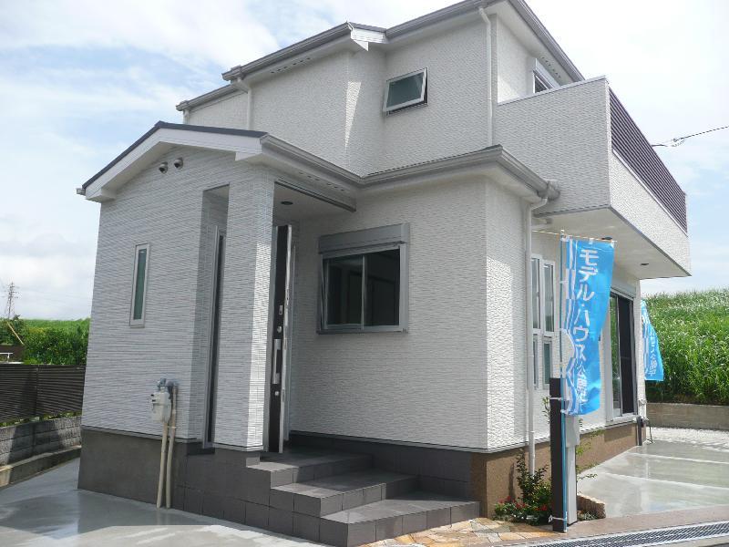 Local appearance photo. Local (11 May 2013) Shooting