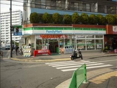 Convenience store. 567m to Family Mart (convenience store)
