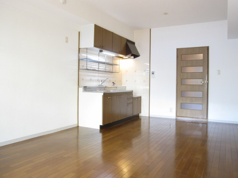 Kitchen. Hallway storage