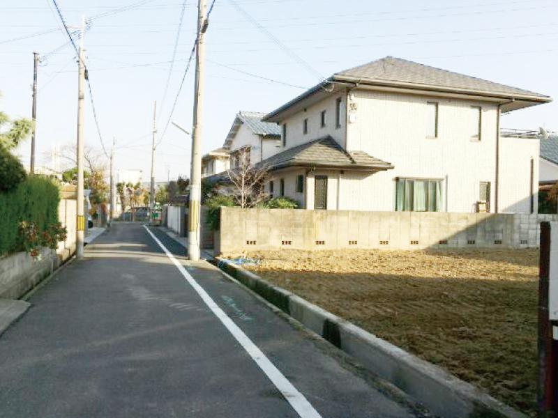 Local photos, including front road. Local (12 May 2013) Shooting