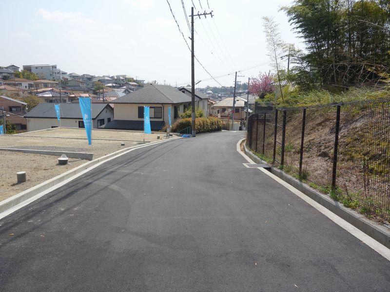 Local photos, including front road. Front road photo