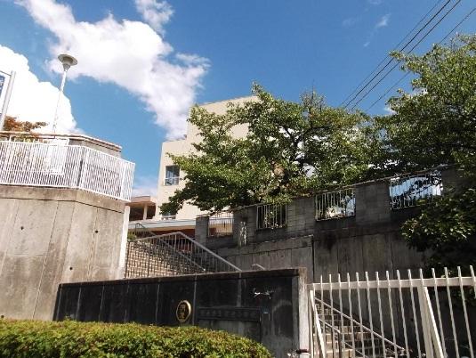 Primary school. 1022m to Ibaraki Tatsusawa Pond Elementary School