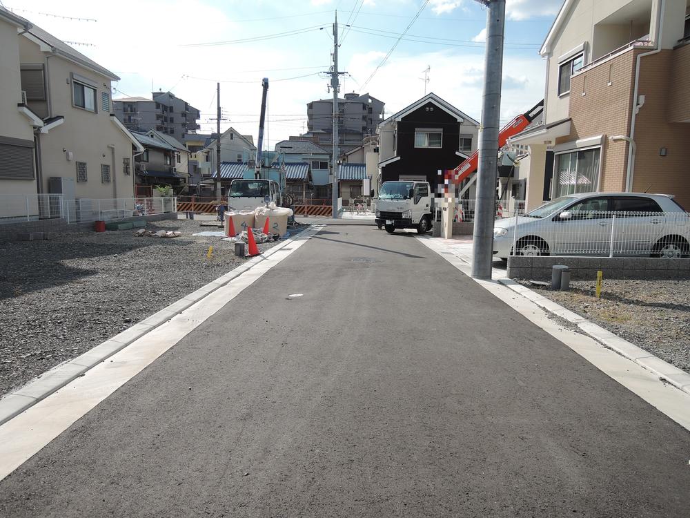 Local photos, including front road. Local (09 May 2013) Shooting