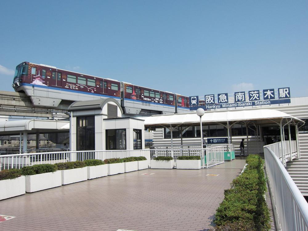 station. Hankyu Kyoto Line "Minami Ibaraki" 1925m to the station