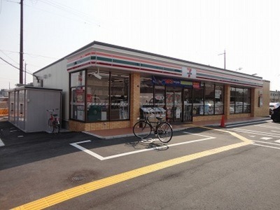 Convenience store. 164m to Seven-Eleven (convenience store)