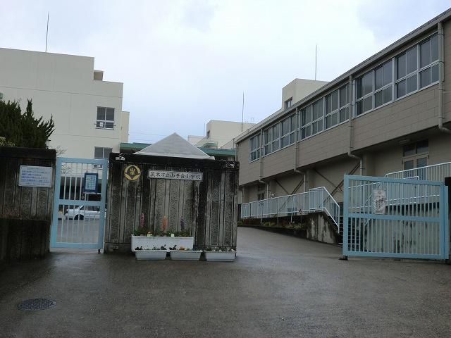 Primary school. Ibaraki Municipal Yamatedai to elementary school 1588m