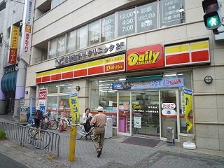 Convenience store. 100m to a convenience store (convenience store)