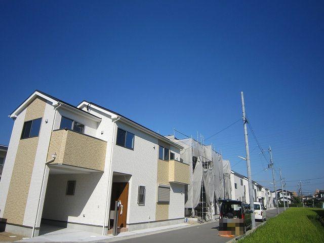 Local photos, including front road. Shooting on site