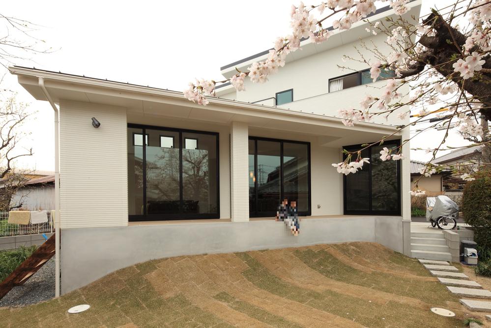 Building plan example (exterior photos). appearance Garden image